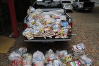 AÇÃO SOCIAL – Servidores entregam cestas básicas às famílias de estudantes em vulnerabilidade social   