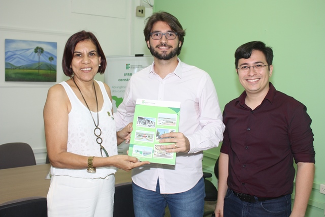 IFRR celebra convênios de concessão de estágios com instituições de ensino