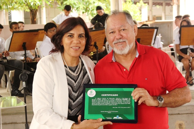 Professor Edvaldo Pereira da Silva e reitora Sandra Mara Botelho