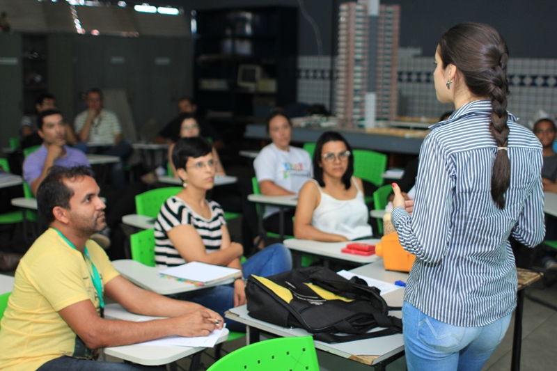 FOCO NO ALUNO - Profissionais do Zona Oeste discutem melhorias